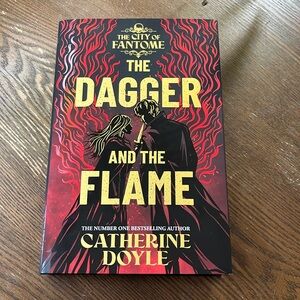 The Dagger and the Flame Fairyloot Edition (Hardcover)